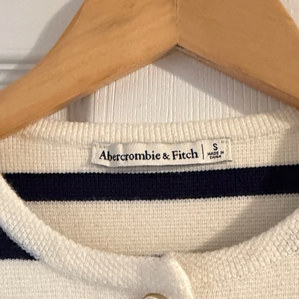 Abercrombie LuxeLoft Crew Sweater Jacket - Picture 2 of 9